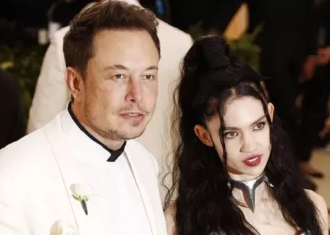 Elon Musk da la bienvenida a su hijo Tau Techno Mechanicus