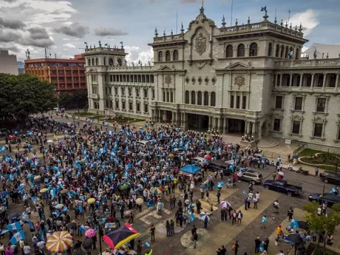 Un presidente electo que se queda sin su brazo político