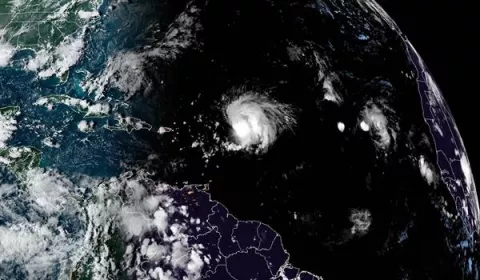 Lee avanza y Margot está cerca de convertirse en un huracán