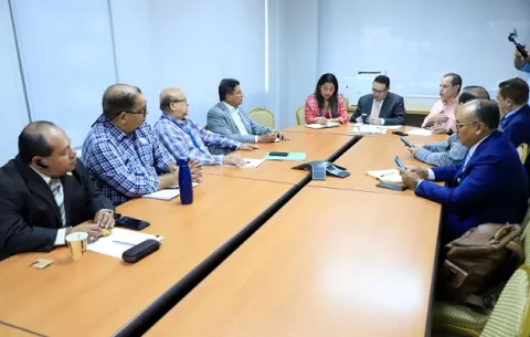 CSS y Minsa se reúnen en medio de amenaza de paro nacional