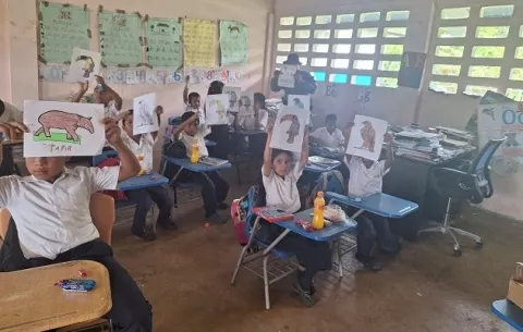 Promueven cuidado del ambiente en escuela colonense 
