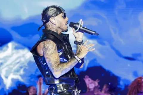 ¿Rauw Alejandro honra a Rosalía con 'Hayami Hana'?
