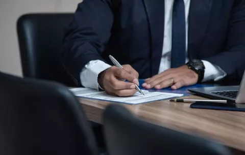 Excluyen a abogados de la obligación de registros contables 