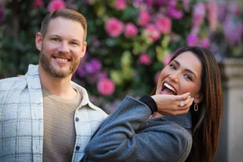 Andrea Meza, Miss Universo 2020, se comprometió