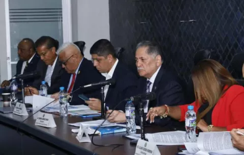 Asamblea aprueba en primer debate el contrato minero