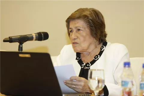 Distinguen en México a Aura Emérita Guerra de Villalaz