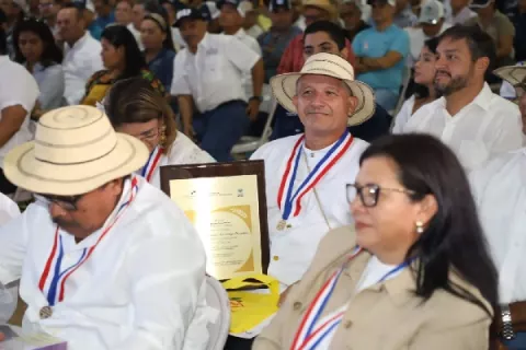 Destacan labor de productores y profesionales del agro
