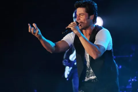 Chayanne se reinventa con su álbum 'Bailemos Otra Vez'