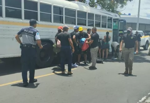 Inicia el traslado expedido de migrantes desde Paso Canoas 