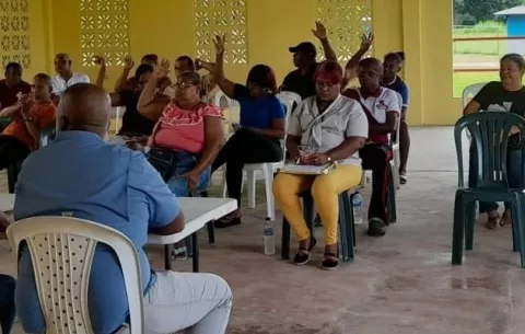 Descentralización hace consulta ciudadana en la Costa Arriba