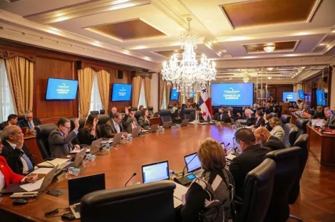 Gobierno retira contrato minero y se sentará con la empresa