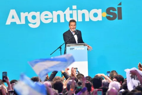 Massa promete convocar a un Gobierno de unidad