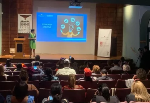 Emprendedores culturales participan en seminario