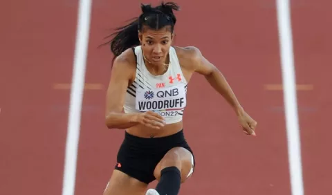 Gianna Woodruff  entra a la  pista; Edward a su especialidad