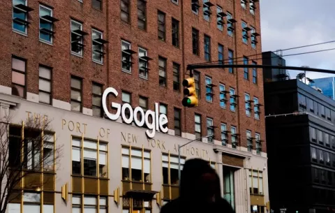 Google pagó $26.300 millones en 2021 para liderar búsquedas 
