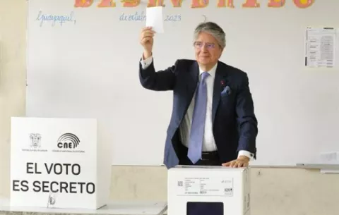 Guillermo Lasso espera jornada electoral 'en paz'