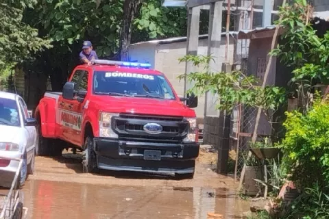 Crecida del río La Villa causa afectaciones en 10 viviendas