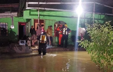 Desborde de cunetas afectan viviendas en poblados de Coclé