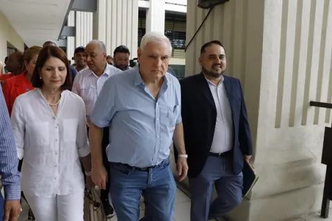 Presentan registro manual para candidatura de Linares