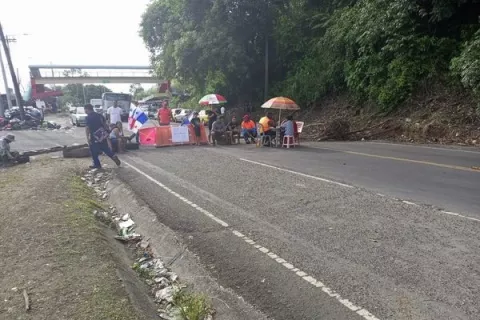 Colón amanece sitiado nuevamente por los cierres de calles 