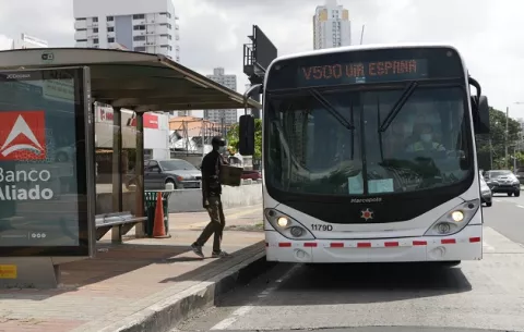 Flota de Metrobús seguirá sin aires acondicionados