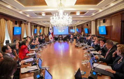 Aprueban contrato modificado entre el Estado y Minera Panamá