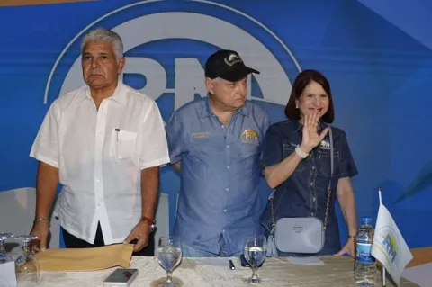 Martinelli-Mulino, lideran encuesta con el 43% de respaldo 