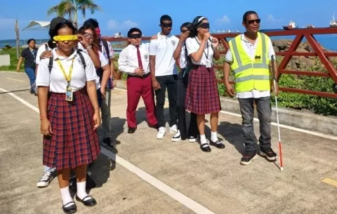 Grupo de no videntes serán guías turísticos en Colón