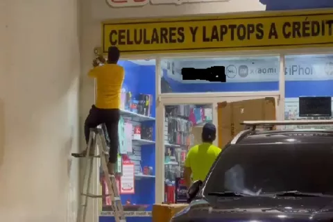 Vandalizan comercios y una entidad gubernamental en Arraiján