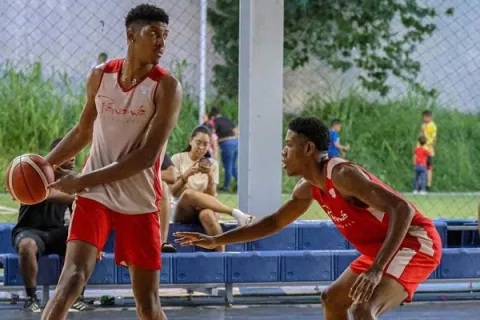 Panamá debuta ante República Dominicana en baloncesto