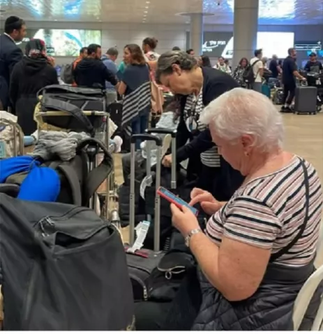 Primer grupo de 37 panameños sale de Israel hacia Atenas