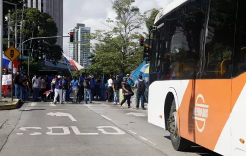 Más de $60 millones al día pierde el país por cierre de vías