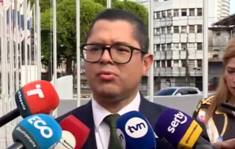 Ministro Tejada pide al TE ponerse la camiseta por Panamá