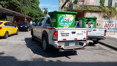 Entregan tanques de basura para 'Vereda Cultural' de Colón