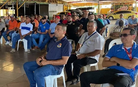 Taxistas irán a la guerra, si se aumentan pólizas de seguro