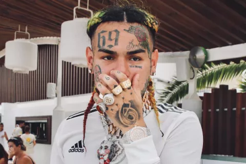 Tekashi 6ix9ine seguirá detenido en República Dominicana 