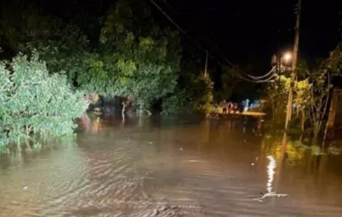Crecida del río Tonosí afecta doce viviendas en Los Santos 