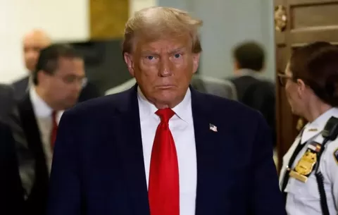 Trump se queja de que juicio interfiere con su campaña