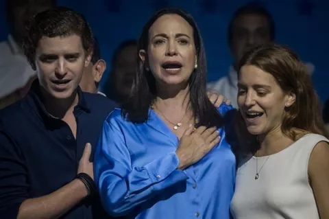 Machado se compromete a sacar a Maduro 