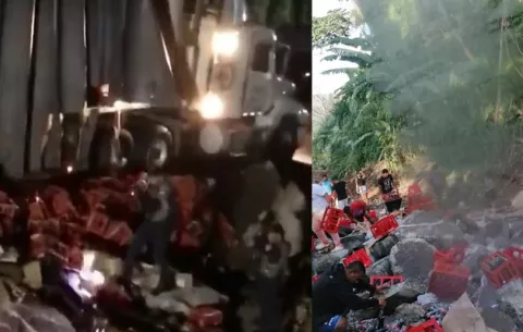 Camión con sodas se vuelca; personas aprovechan refrescos