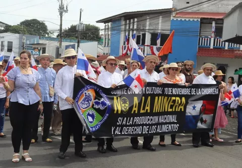 La Chorrera celebra el 10 de Noviembre con marcha antiminera