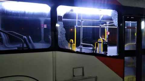 Ola de vandalismo contra buses en autopista Panamá-Colón