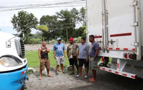 Camioneros varados en Panamá denuncian condiciones inhumanas