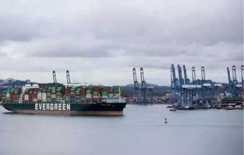 Canal de Panamá aplica nueva reducción al tránsito de buques
