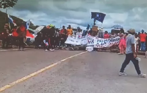 Cierran la vía Interamericana en el cruce hacia Cañazas