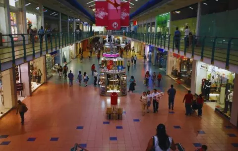  Centros comerciales: 15,000 vacantes no serán ocupadas   