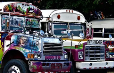Denuncian aumento del pasaje por transportistas en Colón 