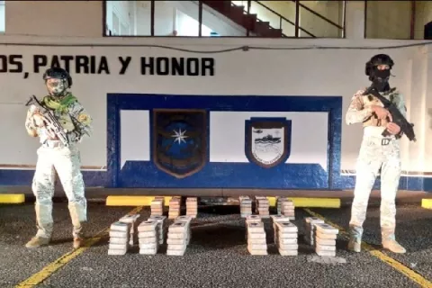 Incautan más de 100 paquetes de droga en un puerto de Colón