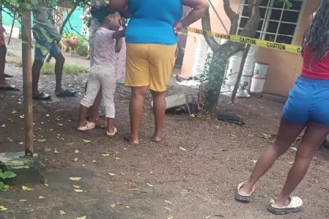 Ultiman a alias 'Negro' detrás de su casa en Colón