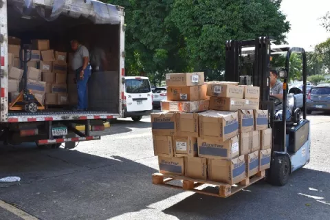 Trasladan vía aérea 50 toneladas de medicamentos a Chiriquí